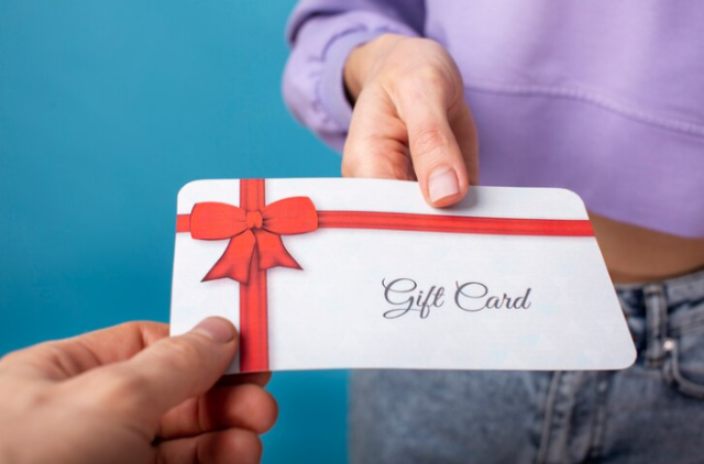 Holiday Gift Card Guide: Protections, Scams, and Tips for Safe Giving