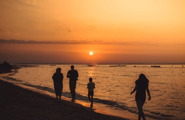 Mr. Penny Pincher: Ways to Save on Your Next Vacation