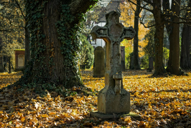 What’s the Difference Between a Cemetery and a Graveyard?