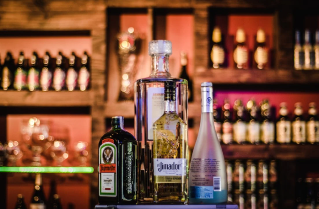 South Carolina Lawmakers Propose Sunday Liquor Sales and Liability Insurance Reform