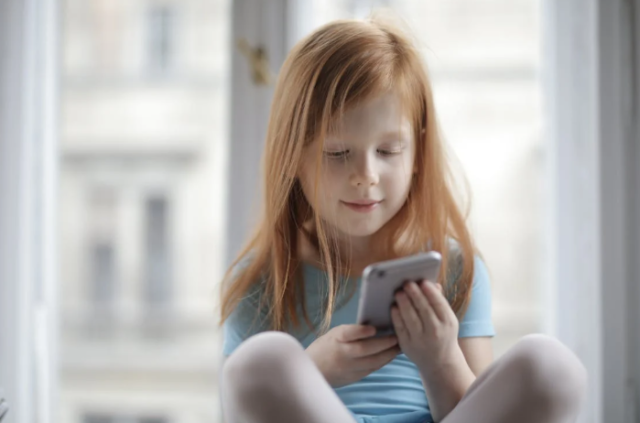 South Carolina Lawmakers Advance Regulations for AI Chatbots